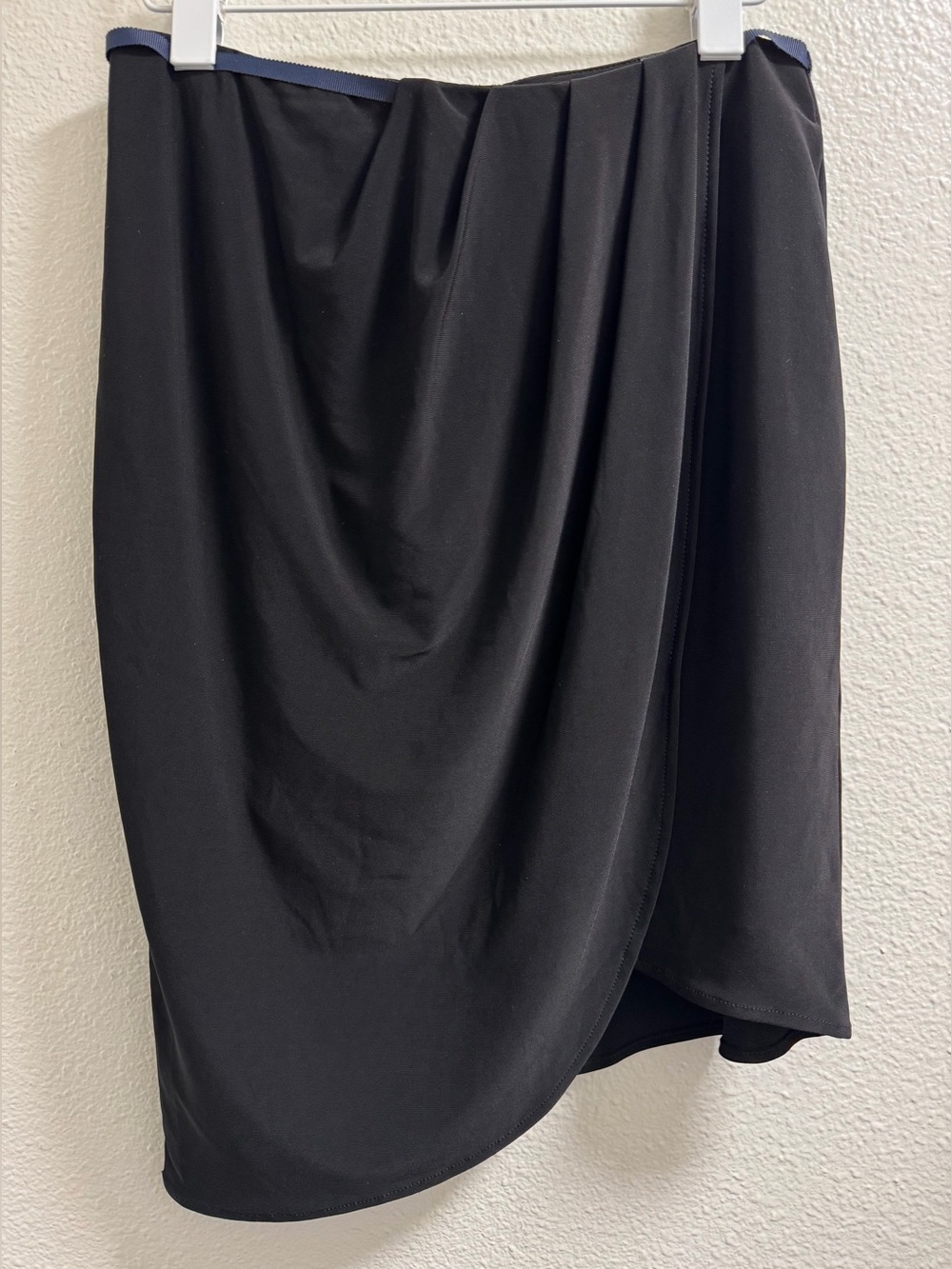 T Tahari Faux Wrap Skirt Back Zip Above Knee Lined Gathered Black Womens Small